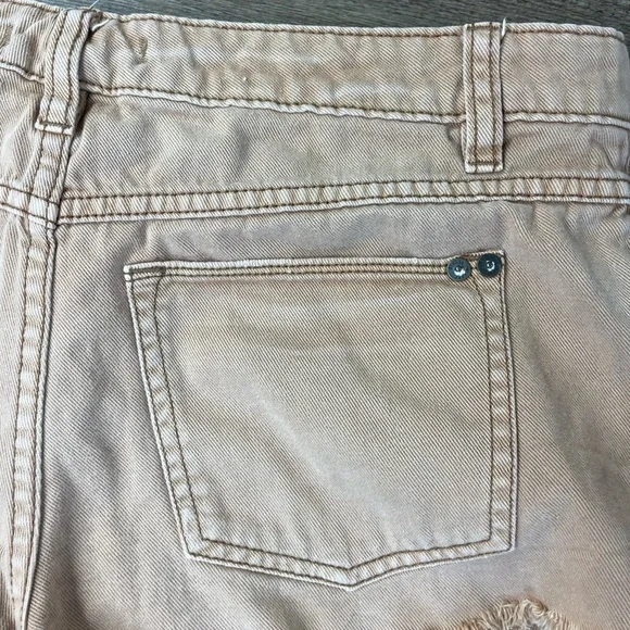 Free People Women’s Tan Denim Shorts, distressed, Raw Hem, size 27 - Picture 10 of 12